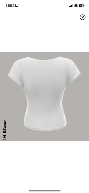 Vit topp med öppen rygg - Säljer denna super söta topp med öppen rygg igen, pga oseriös köpare. Aldrig använd 💖💖