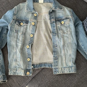 Jeans jacka  - Fin jeans jacka knappast använd 