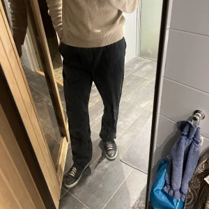 Hope byxor - Svarta Hope Van Trousers i storlek 48, förlängda hos skräddare och perfekt längd för mig som är 190 lång!