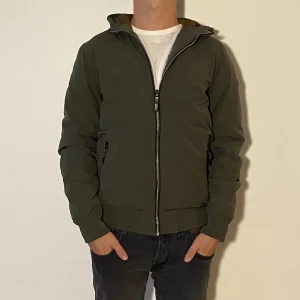 Scotch & Soda jacka - Scotch & Soda vinterjacka - Storlek S - Varan är i jätte fint skick och har inga flaws - Modellen är 172 cm och väger 65 kg - Vid frågor eller funderingar är det bara att skriva!