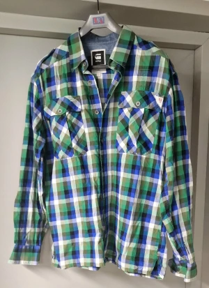 G-Star RAW skjorta - Säljer denna otroligt snygga och coola skjortan ifrån ”G-Star RAW” då den inte kommer till någon användning längre. 
