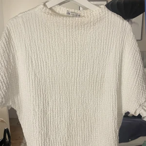 Topp från zara - Jätte fin tröja från zara, nyskick! 