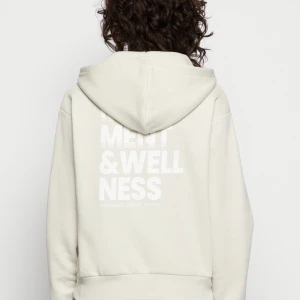 Hoddie - Snygg hoddie som knappt är använd. 