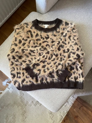 Tröja  - Tröja från H&M.  Fint skick.  Storlek M. 