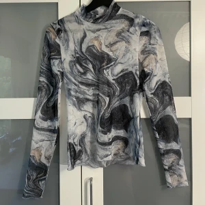 Meshtopp - Så fin meshtopp med skimmer!! Så snygg med en svart bralette under! 