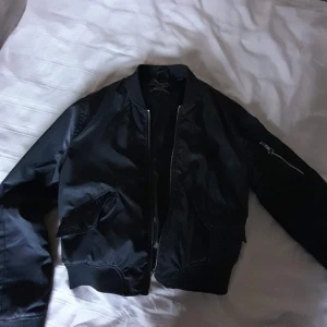 Bomberjacka  - En helt ny, fin pch vädligt skön höst jacka, passar till mycket