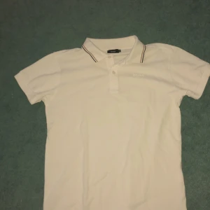 Boss pike  - En oanvänd Hugo boss pike som jag säljer för den inte kommer till användning, kan diskutera pris och mer.