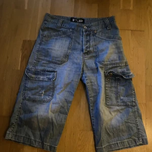 Jeans shorts - fina jeans shorts som passar mig som är 174cm, i fint skick