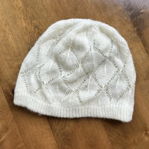 Söt virkad mössa - Söt virkad mössa från H&M, inköpt någonstans mellan 2008-2011 🤍