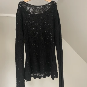 Genomskinlig tröja - Genomskinlig tröja från Lindex!! Köptes för någon månad sen men inte kommit till andvändning. Skriv förr fler bilder, köp gärna via köp nu!!!!