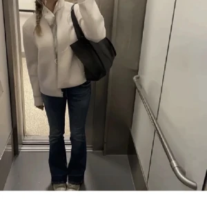 Höstjacka!! - As snygg höstjacka som är köpt här på plick men som tyvärr inte passade! Inga defekter💗💗 färgen är cremevit/ väldigt väldigt ljus beige