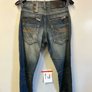 Outfitters nation jeans strl W25 L30  - Outfitters nation jeans strl W25 L30 nya med lappar kvar.