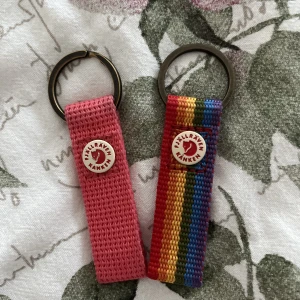 NYCKEL RING -  jätte gulliga nyckel ringar som är från fjällräven för 50kr styck!  Original priset var 100kr styck
