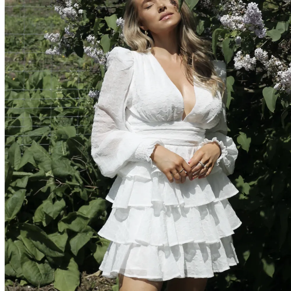 Hej söker efter en Sara ruffle dress från Martine Lundee kollektion i stolen M-L  . Klänningar.