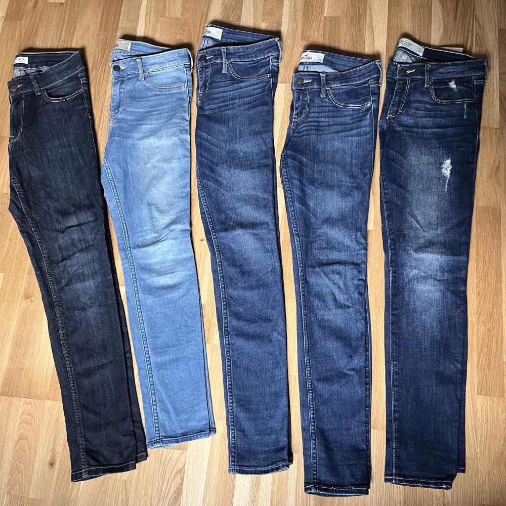 Paket med 5par jeans, 200kr för alla.  Storlek 27”, 36, S  1par Lindex, 3par Hollister, 1par Abercrombie. Jeans & Byxor.