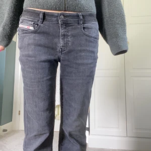 Diesel jeans - As snygga jeans från diesel som tyvärr är för stora för mig, de är i storlek 29/34🌼köpta för 1,800