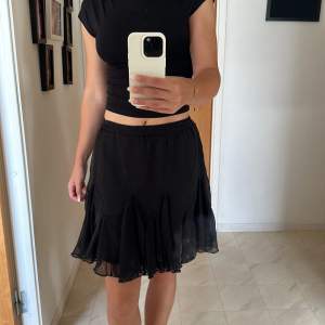 Söt svart kjol från nakd i str 36❤️‍🔥