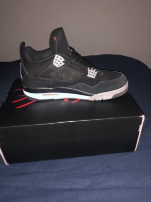 Jordan 4 Black Canvas - Använda 3-4 gånger. Box ingår.  Äkta 