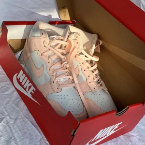 NIKE DUNK HIGH  - Nike Dunk High - helt nya i kartong. 