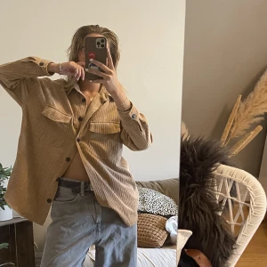 Oversized skjorta - Riktigt najs skjorta! Den är oversized så passar från XS-M beroende på hur man vill ha den. 