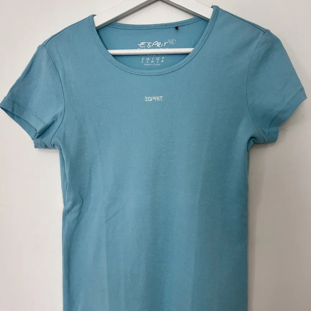 Super söt blå tröja från esprit!🤍. T-shirts.