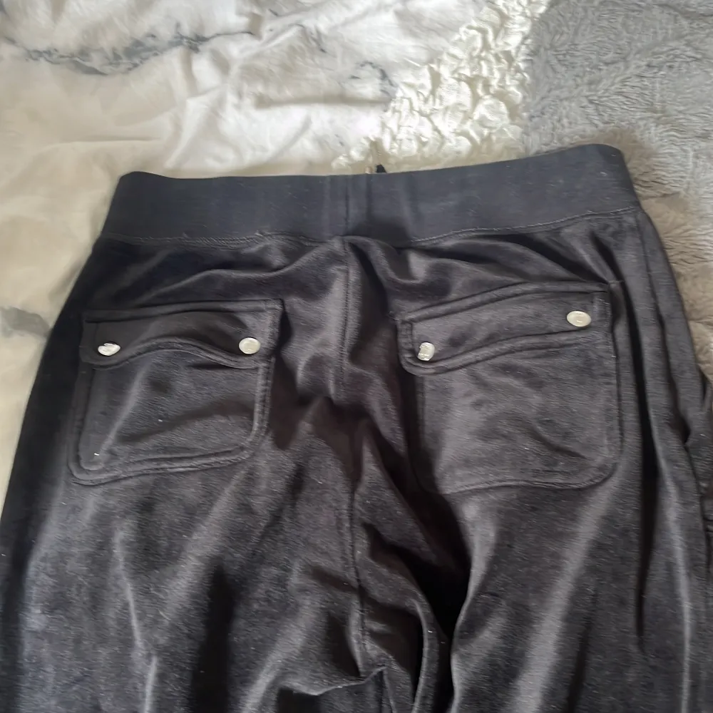 Säljer mina juicy cauture byxor för att jag aldrig använder dom💋8/10. Jeans & Byxor.