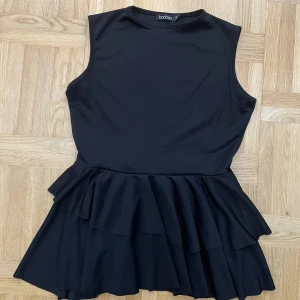 Peplum topp - Svart peplum topp i storlek S. 50 kr + fraktkostnad 