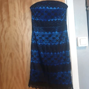 Superfin klänning - Så himla fin klänning som är för liten för mig, hittar ingen storlek i men uppskattar den som xs kanske s. 💙