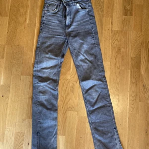Zara jeans - Säljer zara jeans i storlek 34 för 150kr+ frakt!