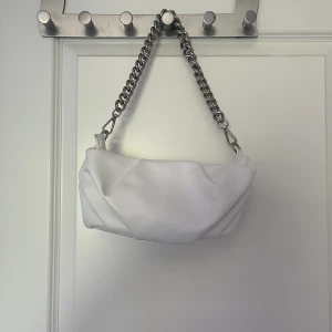 Väska - Super söt väska köpt på Ullared sommarn 2021💘 pris: 30kr+ frakt