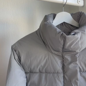 Croppad reflexjacka - Sjukt cool jacka som lyser i mörkret på vintern❄️Storlek 36 