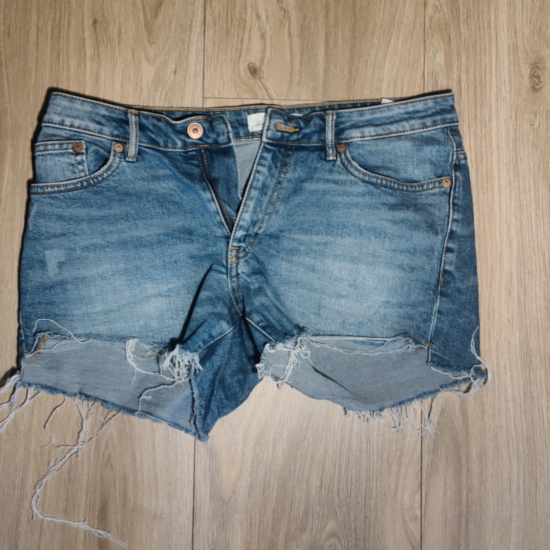Blåa jeansshorts