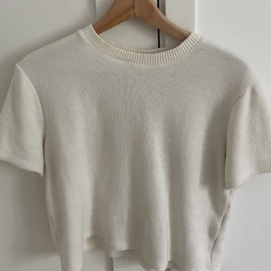 Stickad T-shirt  - Stickad T-shirt från Zara!