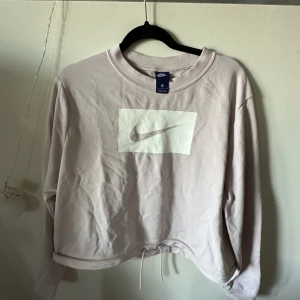 kort Sweatshirt med dragsko - Fint skick. Knappt använd! 