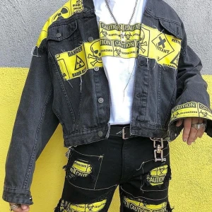 Streetstyle kläder  - Söker street style kläder!! Gärna plagg med mycket tryck, färger, slitage.  Storlek XS / S 🫶🏻