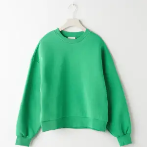 Grön superfin sweatshirt från Ginatricot, oanvänd!