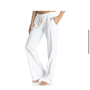 Linnebyxor - Säljer dessa helt oanvända linnebyxor från Nymock då dem tyvärr inte passade mig. De är i storlek S och köpta för 379 kr💞 Finns i Kristinehamn annars kan jag stå jag för frakten😊