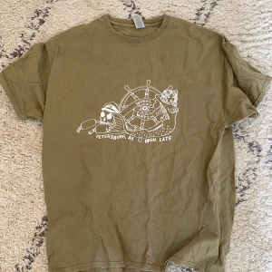 Vintage T-shirt  - Thriftad i Kina, Hawaii 