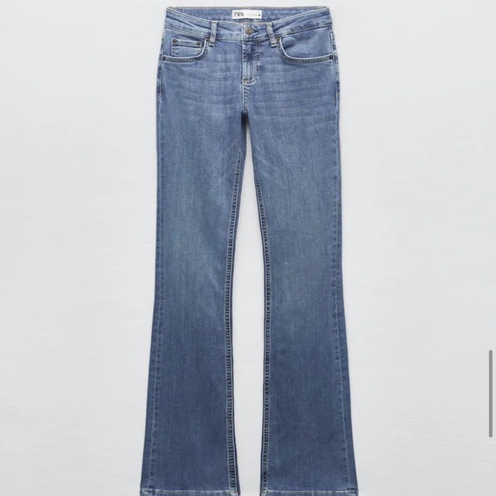INTRESSEKOLL på två par zara jeans, köpte nyligen inte så använda. Jag är 1,63 och dom båda sitter perfekt. Pris kan diskuteras ifall det är så att någon är intresserad!. Jeans & Byxor.