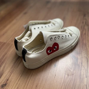 Cdg X Converse - Cdg X Converse Box fås med