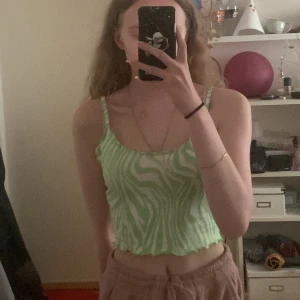 Linne - Mjukt tyg. Säljer då den inte kommit till användning särskilt mycket. Om du vill köpa så använder du dig av ” köp nu”. Skriv till mig om du har några frågor❤️