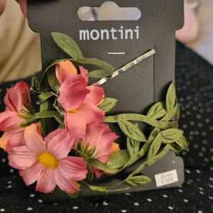 Ny oanvänd hårklämma/, accessoar från Montini 