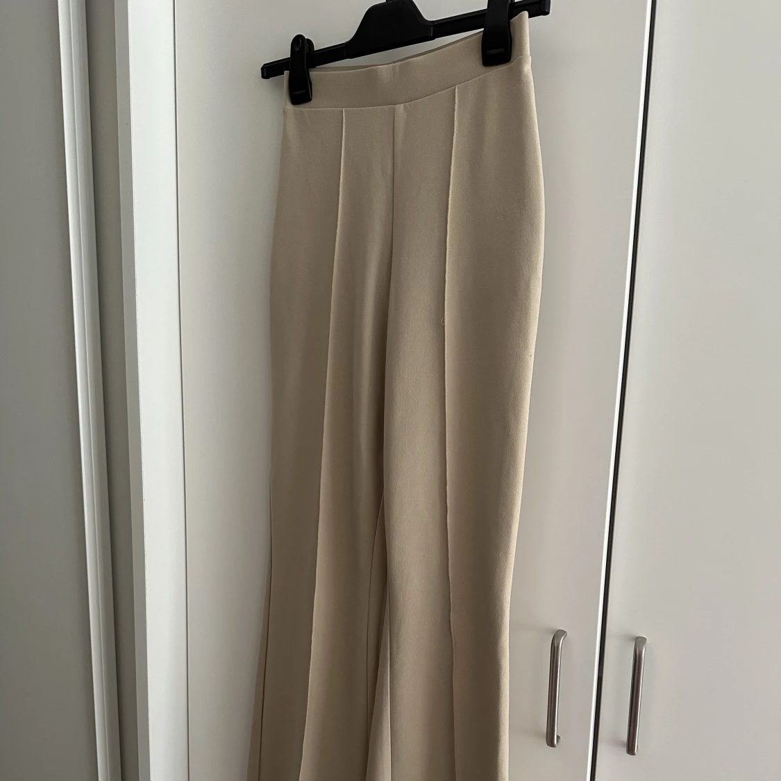Beiga kostymbyxor från hm