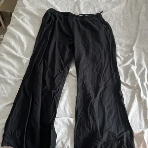 Linnebyxor - Svarta linnebyxor från lager 157, använda väldigt lite💕
