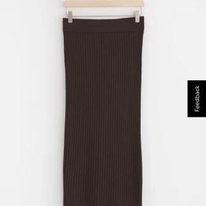 Ribbad midikjol - Säljer denna ribbade midikjol från lindex💗Helt oanvänd med prislappen kvar. Nypris 349kr, jag säljer för 200kr💗Köparen står för frakten