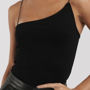 Linne topp - En helt oanvänd linne topp🖤  Pris kan diskuteras🤍