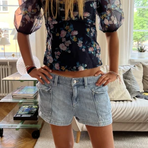 Shorts!  - Snygga shorts med fickor på sidorna!! MIDJEMÅTT: 80cm 