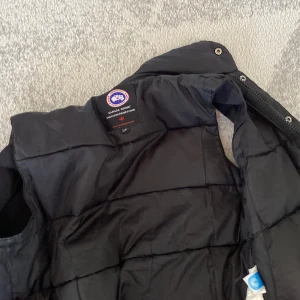 Canada goose väst  - Canada goose väst den här snygg och den är äkta 