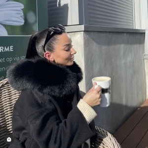 Pälsjacka - Näst intill oanvänd pälsjacka! Jättefin och varm och gjord av kashmir/ull. Storlek S❤️🦋