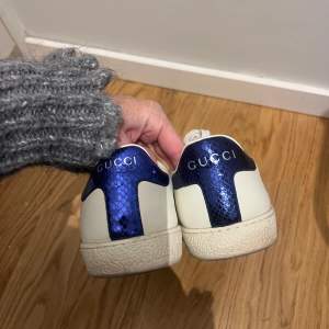 Sneakers gucci, inköpta utomlands.  Kvitto finns inte storlek 43